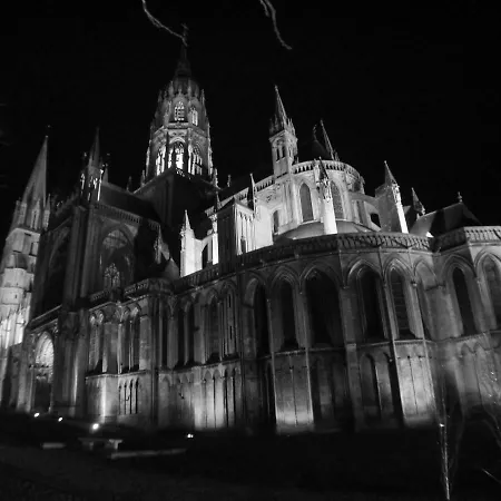 Les Combles De L Aure Grand Cosy Confortable Classe 3 Etoiles Centre 2 Mn A Pied Cathedrale Proche Plages Du Debarquement Διαμέρισμα *