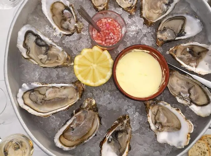 Апартаменты Les Combles De L Aure Grand Cosy Confortable Classe 3 Etoiles Centre 2 Mn A Pied Cathedrale Proche Plages Du Debarquement Байе