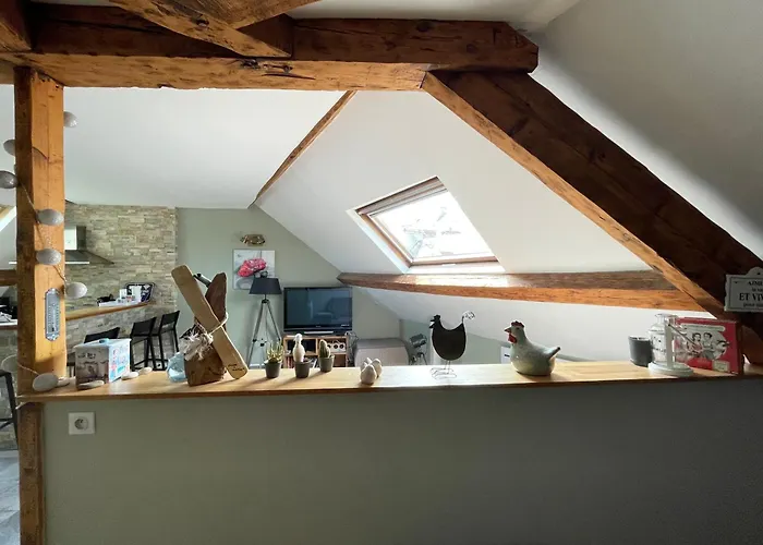 Les Combles De L Aure Grand Cosy Confortable Classe 3 Etoiles Centre 2 Mn A Pied Cathedrale Proche Plages Du Debarquement