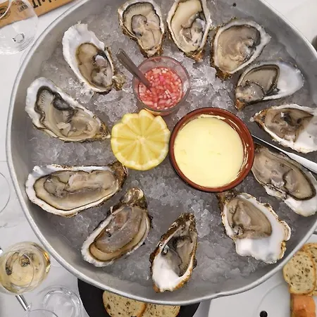 Апартаменты Les Combles De L Aure Grand Cosy Confortable Classe 3 Etoiles Centre 2 Mn A Pied Cathedrale Proche Plages Du Debarquement Байе