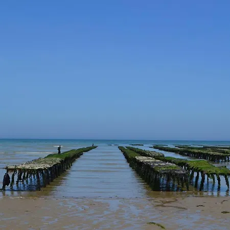 Апартаменты Les Combles De L Aure Grand Cosy Confortable Classe 3 Etoiles Centre 2 Mn A Pied Cathedrale Proche Plages Du Debarquement Байе