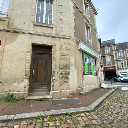 Les Combles De L Aure Grand Cosy Confortable Classe 3 Etoiles Centre 2 Mn A Pied Cathedrale Proche Plages Du Debarquement Апартаменты *