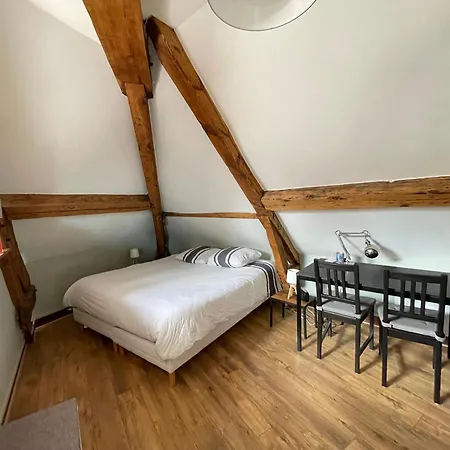 Les Combles De L Aure Grand Cosy Confortable Classe 3 Etoiles Centre 2 Mn A Pied Cathedrale Proche Plages Du Debarquement Апартаменты Байе