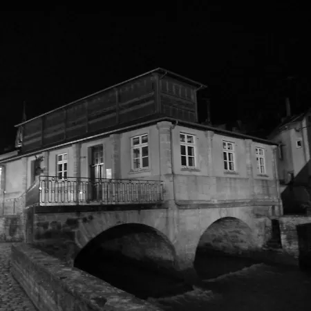 Les Combles De L Aure Grand Cosy Confortable Classe 3 Etoiles Centre 2 Mn A Pied Cathedrale Proche Plages Du Debarquement